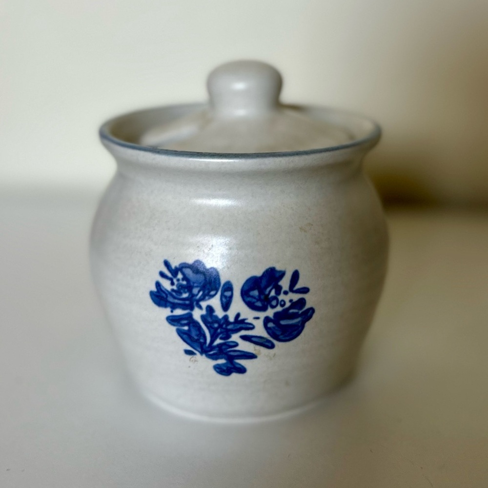 Discontinued yorktowne sugar bowl